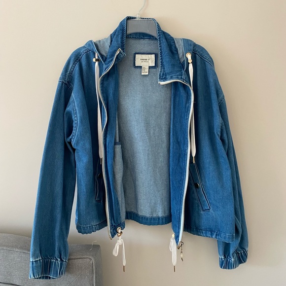Forever 21 | Women’s Denim Light Fall Jacket - Picture 2 of 4